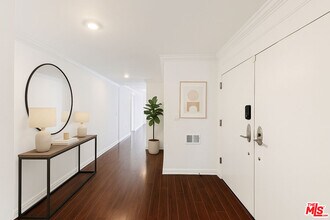 214 N Crescent Dr in Beverly Hills, CA - Building Photo - Building Photo