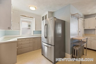 47 Crosby Rd in Newton, MA - Foto de edificio - Building Photo