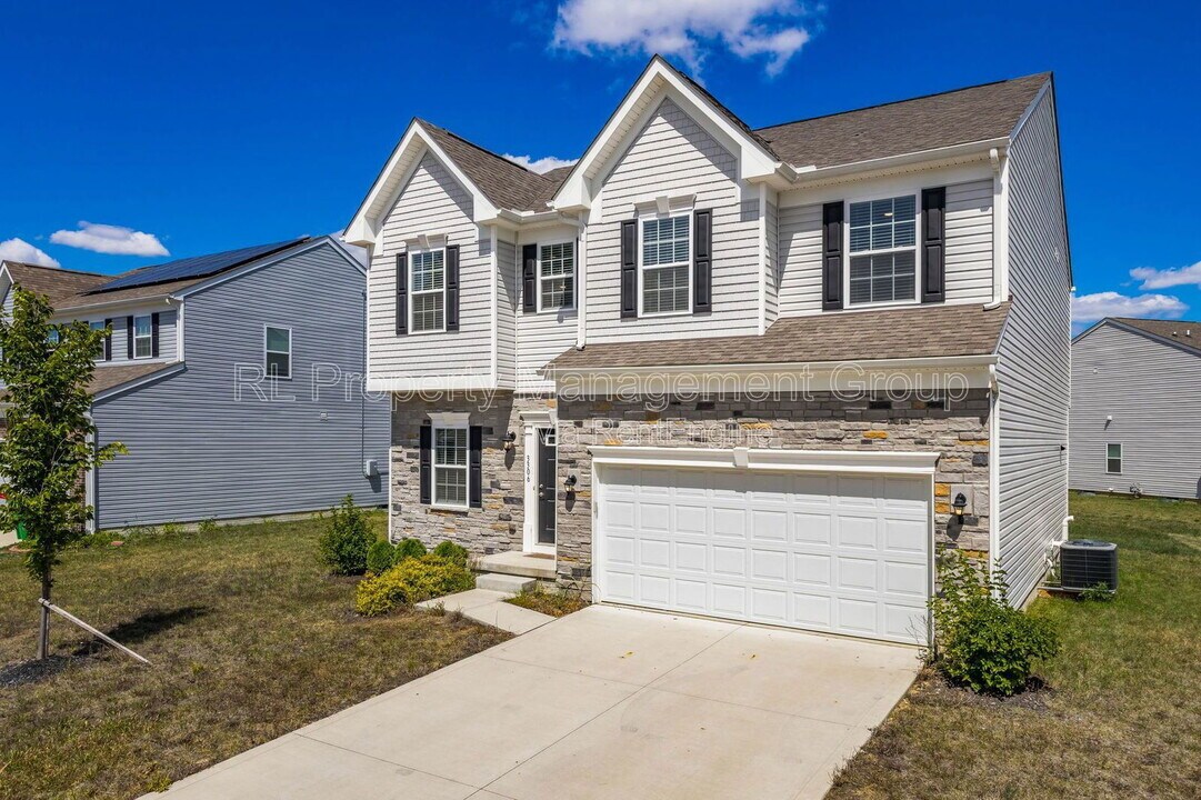 3306 Lauren Fields Dr S in Groveport, OH - Building Photo