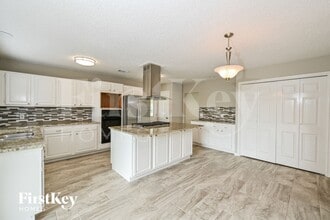 2017 Spinnaker Dr in League City, TX - Foto de edificio - Building Photo