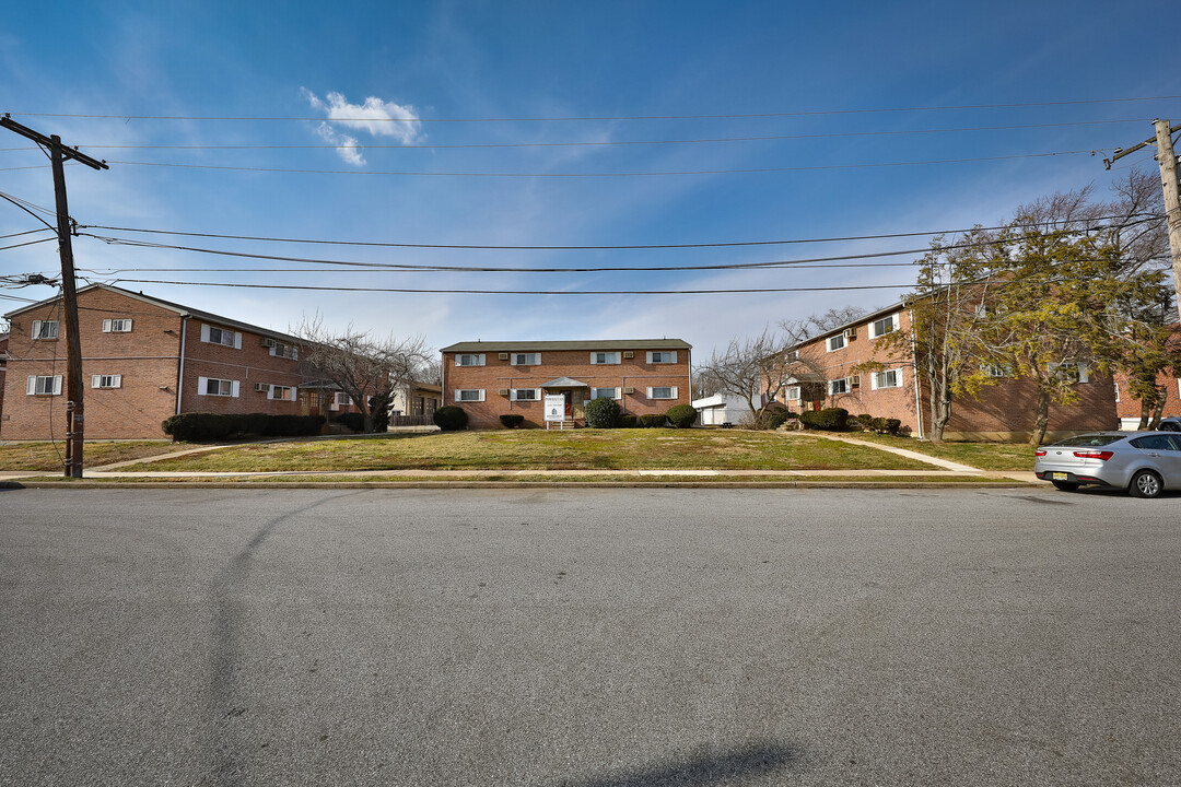 Powhattan Village Apartments in Essington, PA - Building Photo