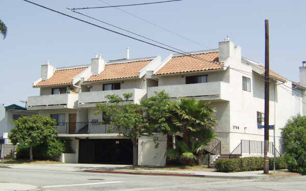 3900 Moore St in Los Angeles, CA - Building Photo - Building Photo