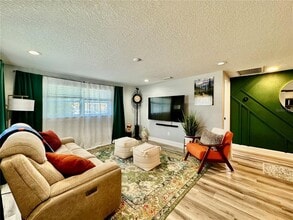 2707 W Kenmore Ave in Tampa, FL - Building Photo - Building Photo