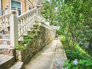 18 Atherton Rd, Unit G in Brookline, MA - Building Photo - Building Photo