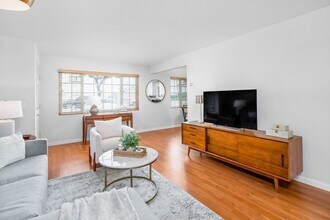 2407 Florida St in Huntington Beach, CA - Building Photo - Building Photo