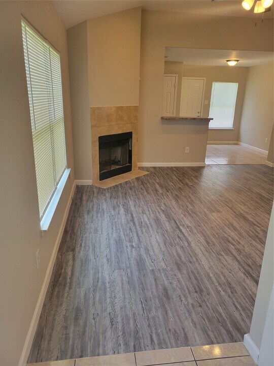 8110 Cannon St in Houston, TX - Building Photo