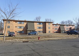 Capitol Plaza South in St. Paul, MN - Foto de edificio - Building Photo