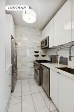 300 E 85th St in New York, NY - Building Photo - Building Photo