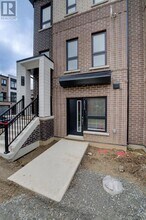 70 Kenesky Dr in Hamilton, ON - Building Photo - Building Photo