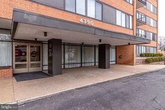 4390 Lorcom Ln, Unit 701 in Arlington, VA - Building Photo - Building Photo