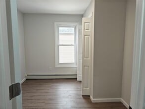 372 Mansion St, Unit 2W in Poughkeepsie, NY - Building Photo - Building Photo