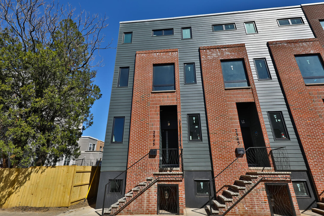 2541 Turner St in Philadelphia, PA - Building Photo