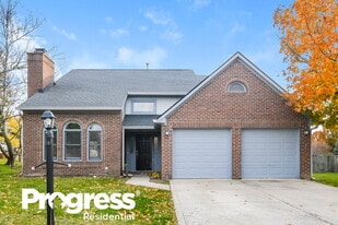 10713 Creekside Woods Dr in Indianapolis, IN - Building Photo