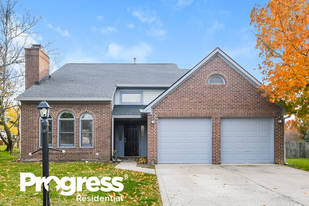 10713 Creekside Woods Dr in Indianapolis, IN - Foto de edificio