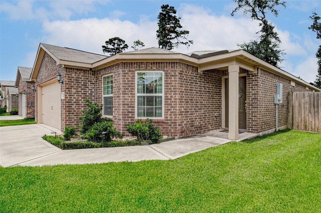 22610 Steel Blue Jaybird Dr in Hockley, TX - Foto de edificio