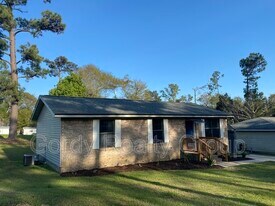 2764 Wynn St in Marianna, FL - Building Photo