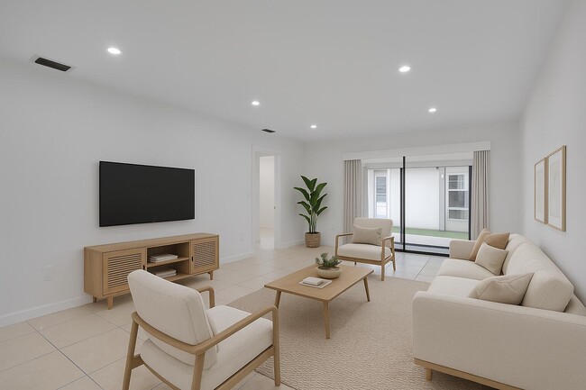 315 NW 36th Ave in Deerfield Beach, FL - Building Photo - Building Photo