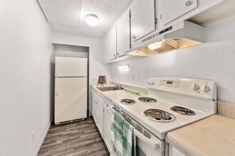 395 Bill France Blvd in Daytona Beach, FL - Building Photo - Building Photo