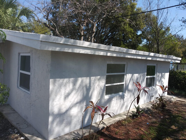 10 NW 28th Way in Fort Lauderdale, FL - Building Photo - Building Photo