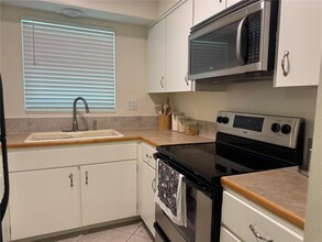 3801 NE 22nd Ter, Unit 7 in Lighthouse Point, FL - Building Photo - Building Photo