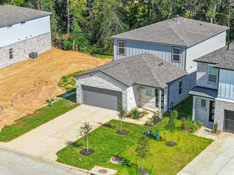 37 Courageous Side Way in Magnolia, TX - Foto de edificio