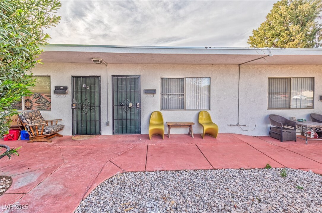 342 S Water St in Henderson, NV - Building Photo