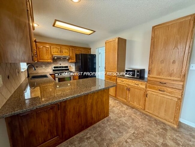 2421 NE Carousel Cir in Lee's Summit, MO - Building Photo - Building Photo