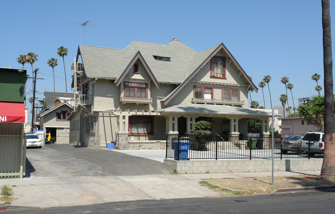 987 Magnolia Ave in Los Angeles, CA - Building Photo