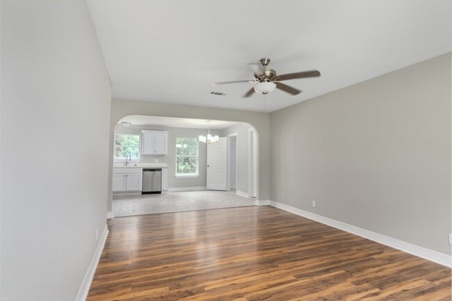 property at 512 N Inwood Dr