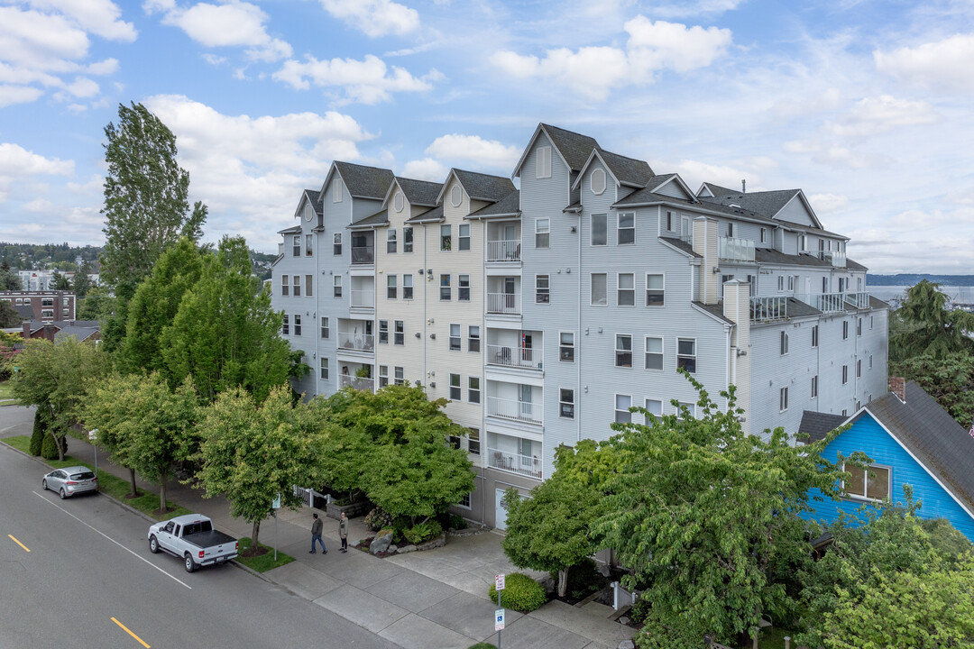 Bayside Condo in Everett, WA - Foto de edificio