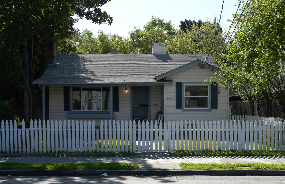 245 Poplar Ave in Redwood City, CA - Building Photo