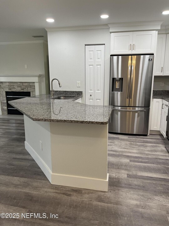 200 Ironwood Dr in Ponte Vedra Beach, FL - Building Photo