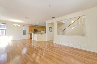 280 Soaring Hawk Ln in Sacramento, CA - Building Photo - Building Photo