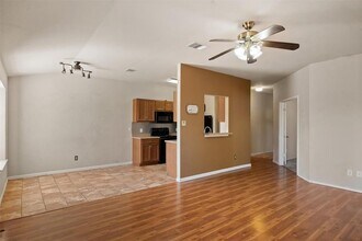 203 Altamont St in Hutto, TX - Building Photo - Building Photo
