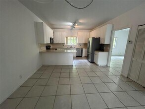 4802 Washington St, Unit 10 in Hollywood, FL - Building Photo - Building Photo