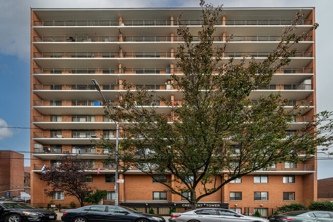 Crescent Towers in Astoria, NY - Building Photo - Building Photo