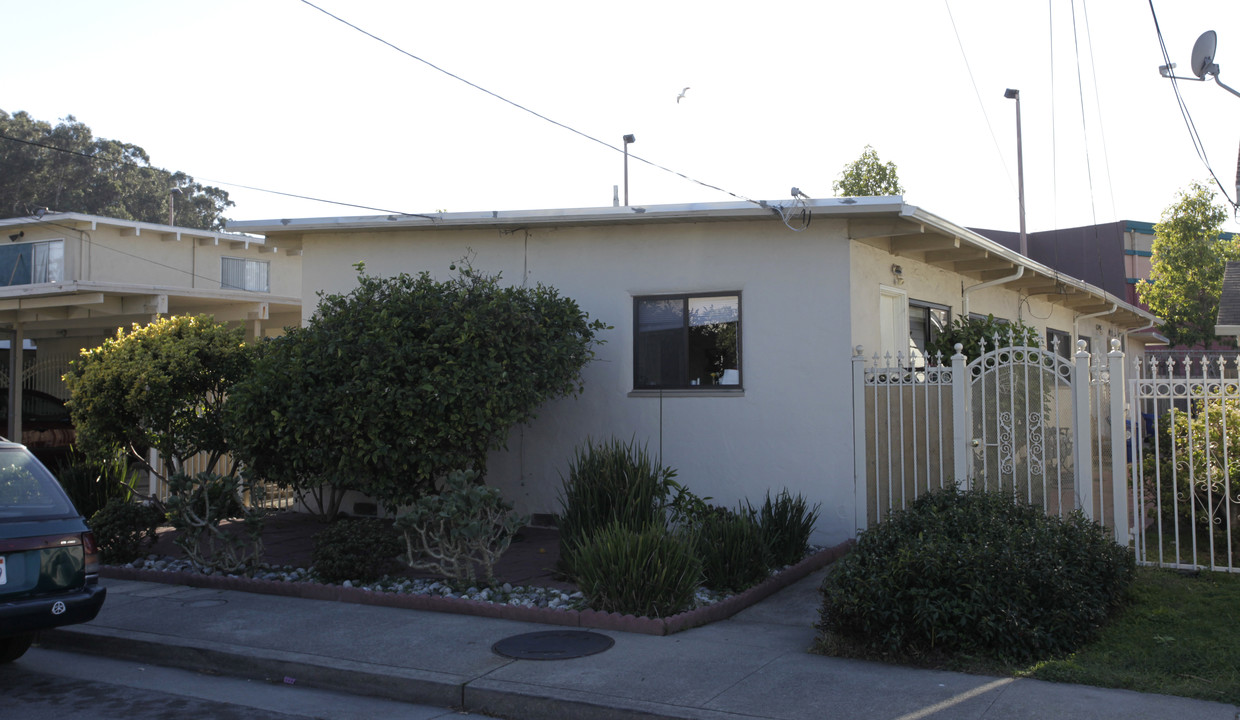 3329 Belmont Ave in El Cerrito, CA - Building Photo