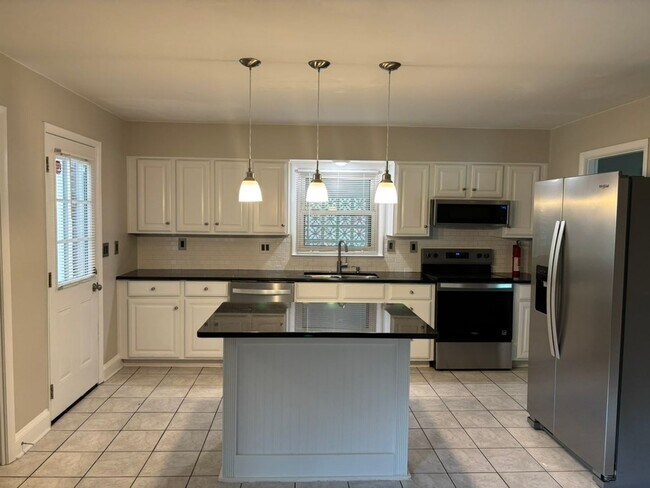 5027 Dogwood Pl in Charlotte, NC - Building Photo - Building Photo