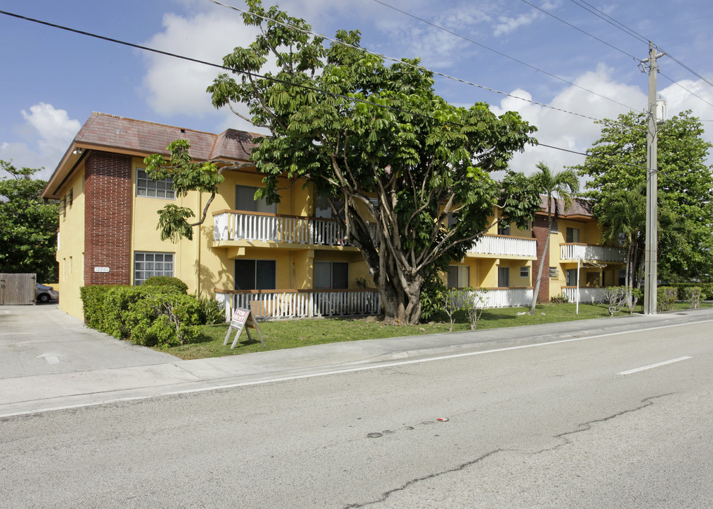 Pioneer Apartments in North Miami, FL - Foto de edificio