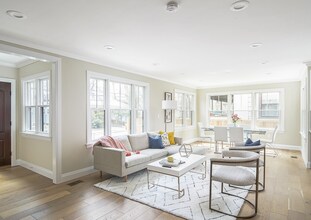 23 Winslow Rd, Unit 2 in Brookline, MA - Building Photo - Building Photo