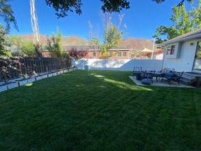 1084 W 1060 N in Farmington, UT - Foto de edificio - Building Photo