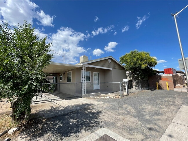 property at 711 Avenida Cesar Chavez SE