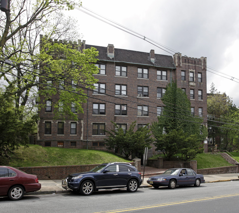 Franklin Arms in Bloomfield, NJ - Building Photo