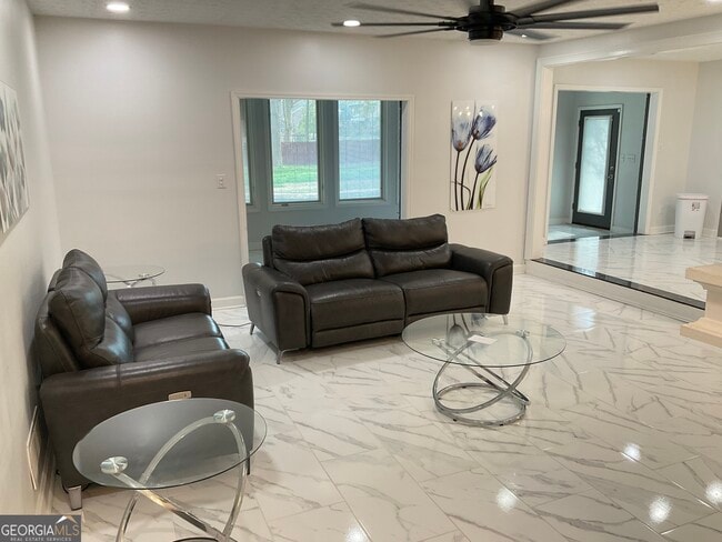 558 Kenwood Rd in Fayetteville, GA - Building Photo - Building Photo