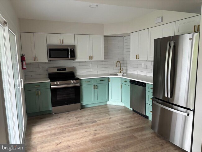 property at 122 Harvest Ln