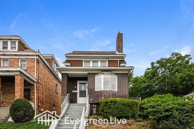 property at 192 1/2 St Joseph St