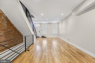 912 Ellsworth St in Philadelphia, PA - Building Photo