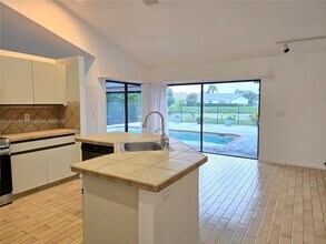 9431 Sun Pointe Dr in Boynton Beach, FL - Building Photo - Building Photo