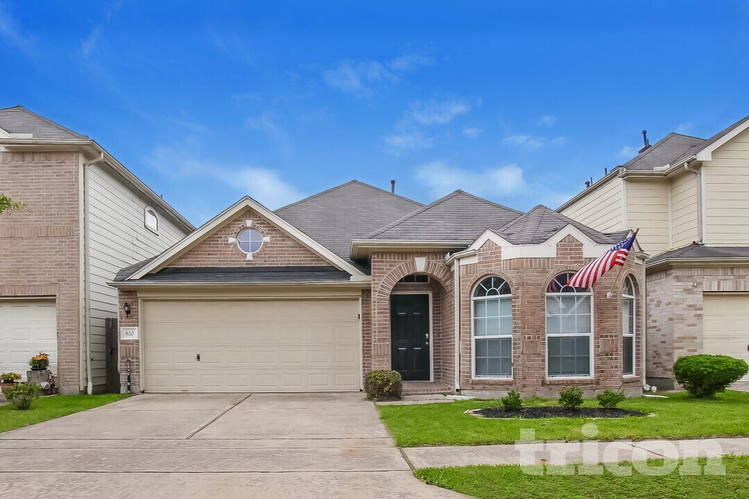 810 Forest Hillside Ln in Houston, TX - Foto de edificio