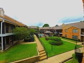 400 W South Town Dr in Tyler, TX - Building Photo